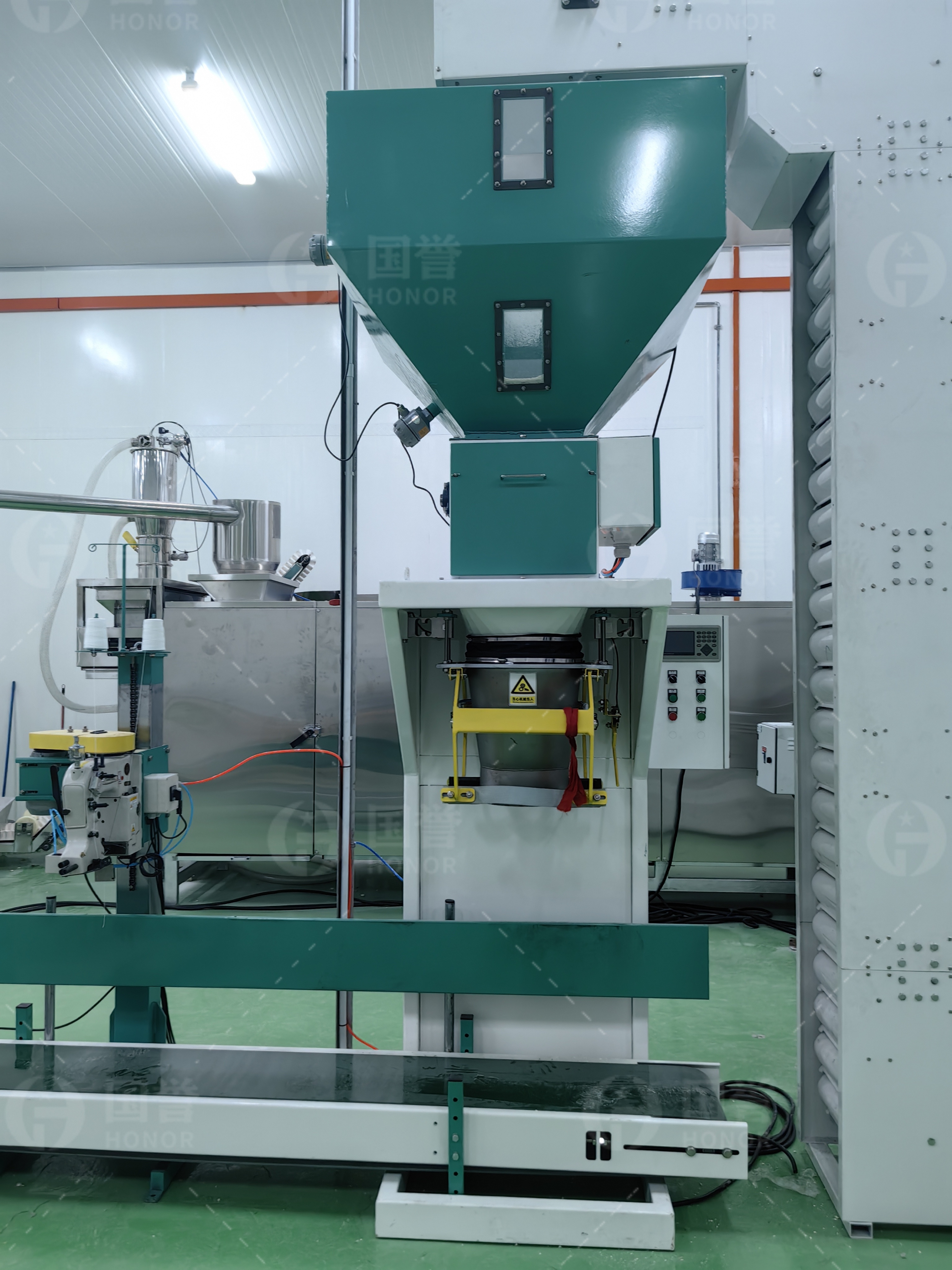 西班牙客户在山东国誉自动化科技有限公司购买面包糠生产线